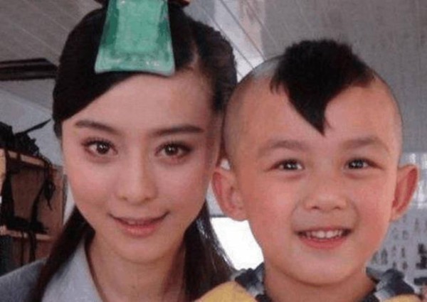 看明星们重现昔日合影，时光惊艳了谁