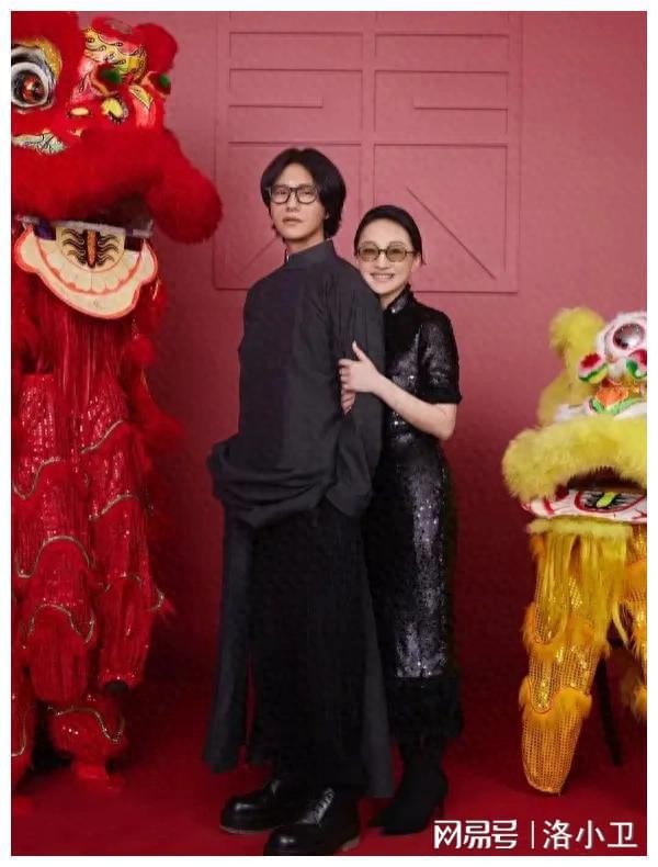 陈坤与周迅：新年合照见证两人的深情友谊！