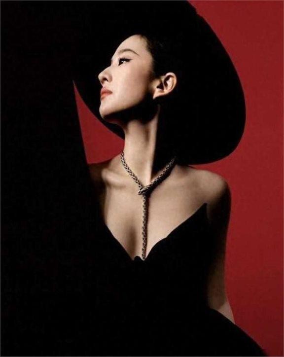 刘亦菲时尚圈宠儿之谜：是天降福星还是背后有高人引导
