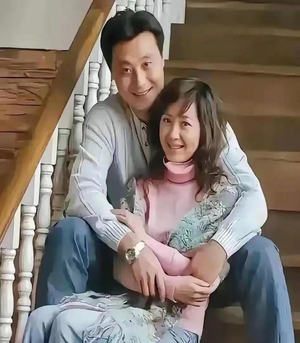 娱乐圈又炸出惊天大瓜！ 某对被称为“神仙爱情天花板”的明星夫妻，被扒出所有甜蜜互