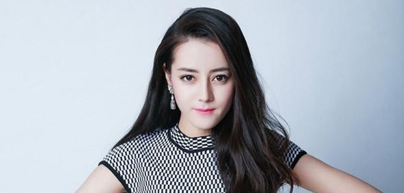 赵丽颖和迪丽热巴疑合作出演《七月与安生》，但男主却引争议