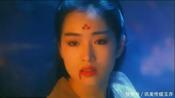 演天山童姥的4位明星前3位都演成“小屁孩”，最后一位无人能及