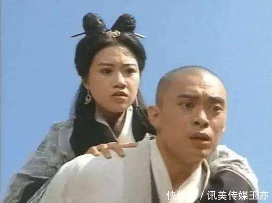 演天山童姥的4位明星前3位都演成“小屁孩”，最后一位无人能及