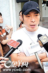 伪装报警硬碰硬:狗仔队追星三大“烂招” (组图)