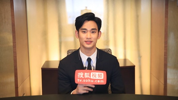金秀贤接受了搜狐视频的独家专访。