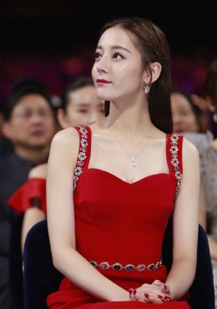 为什么同样是金鹰奖得主，只有迪丽热巴背锅？