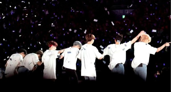 (BTS又名:防弹少年团在舞台上)