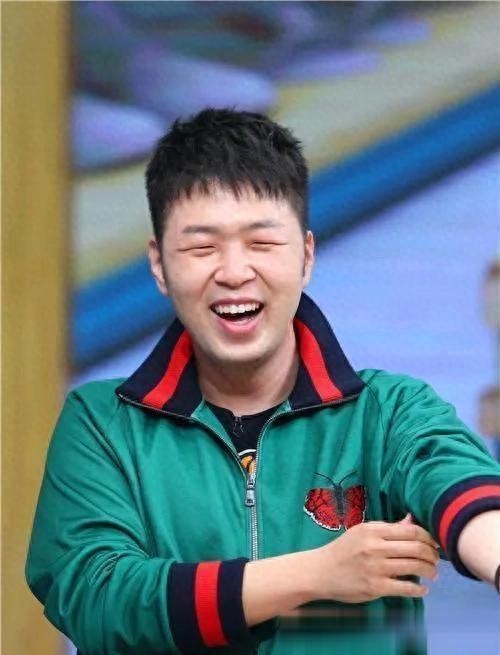 杜海涛与沈梦辰公开恋情以来就备受关注，他们在节目中甜蜜互动
