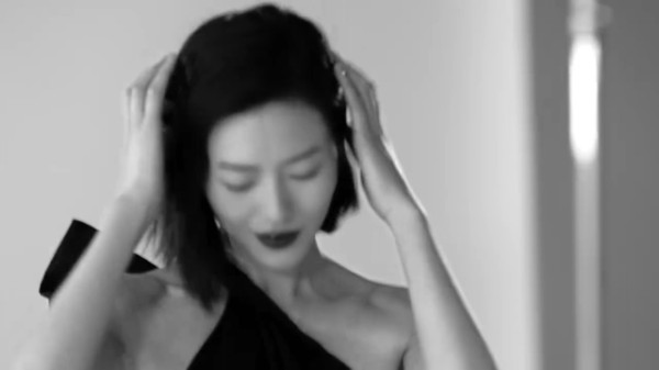 欧阳娜娜变小粗腿，赵丽颖私服撞脸杨幂？女明星私服穿搭谁能稳坐C位。