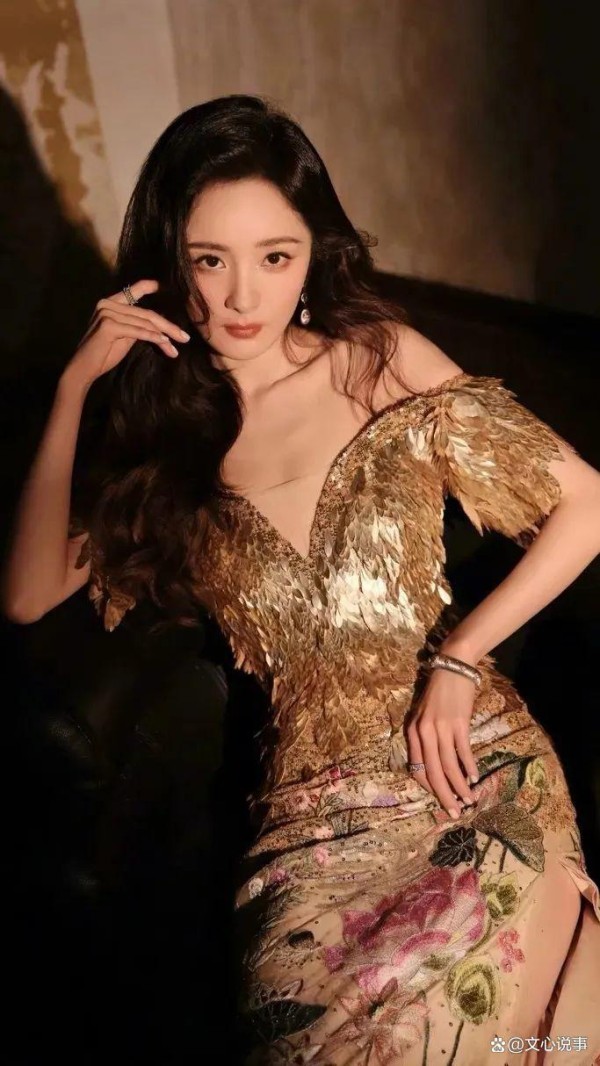杨幂的时尚秘籍：解锁穿搭、妆发与打扮的奥秘！