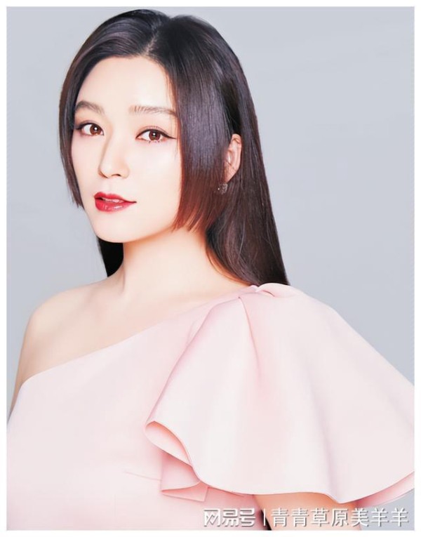 演员王亚楠“数字人”登陆“数版中国”