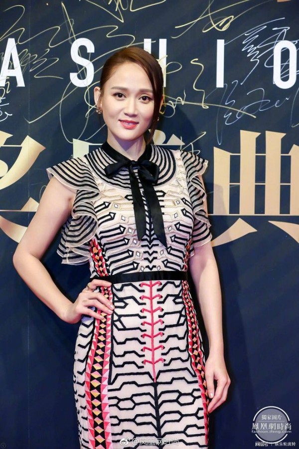 星光熠熠的时尚盛典上，明星都这么穿