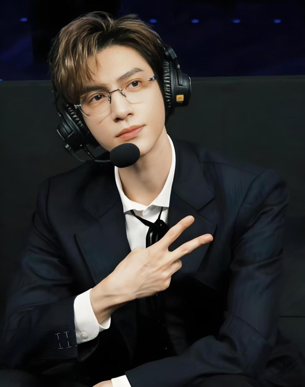 罗云熙回应出演电竞男主：从骨灰级玩家到荧幕追梦人