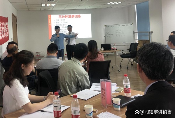 销售口才与演讲技巧训练：销售员如何锻炼自己的口才？