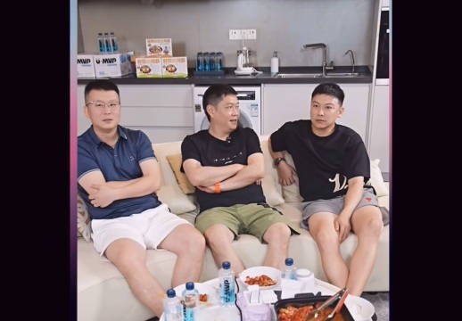 邱指导在线辟谣没有踩莎莎脚， 邱贻可 孙颖莎