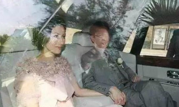 刘涛的婚车，李嘉欣的婚车，李小璐的婚车，都不及他的婚车浪漫
