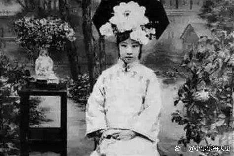 清朝亡了后，格格们都嫁给了谁？这些顶流明星竟流着皇室血！