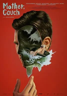 沙发上的母亲