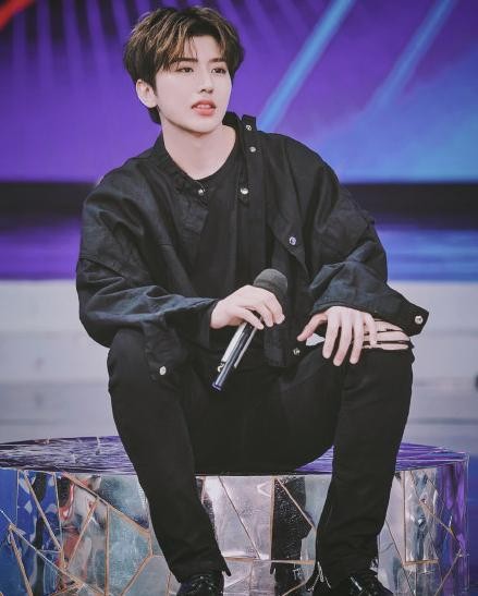 明星势力榜更新，蔡徐坤力压王源登顶，迪丽热巴李易峰进前五