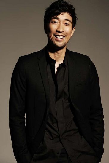 影帝王千源入选娱乐圈新风尚 小眼男星榜