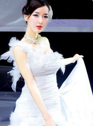 国内车展上你一定见过她们，第一位曾引起三大“豪门”恩怨！-有驾