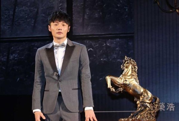 薛之谦背后的“扫地僧”：拿金曲奖6项提名，但他没有李荣浩火