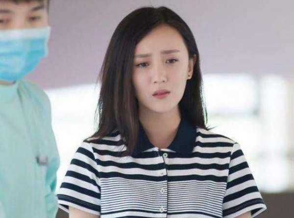 她是老戏骨的儿媳妇，有颜有演技好资源，出道五年却不温不火