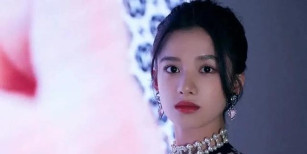 张婧仪惊讶表情