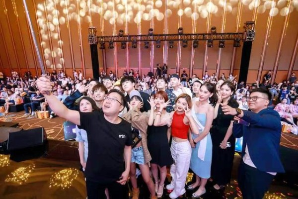 社交加码，超话崛起，微博Q2财报的五大看点