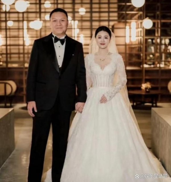 李嘉格婚礼当天婆婆和妈妈冷战 豪门婚礼背后的暗流涌动