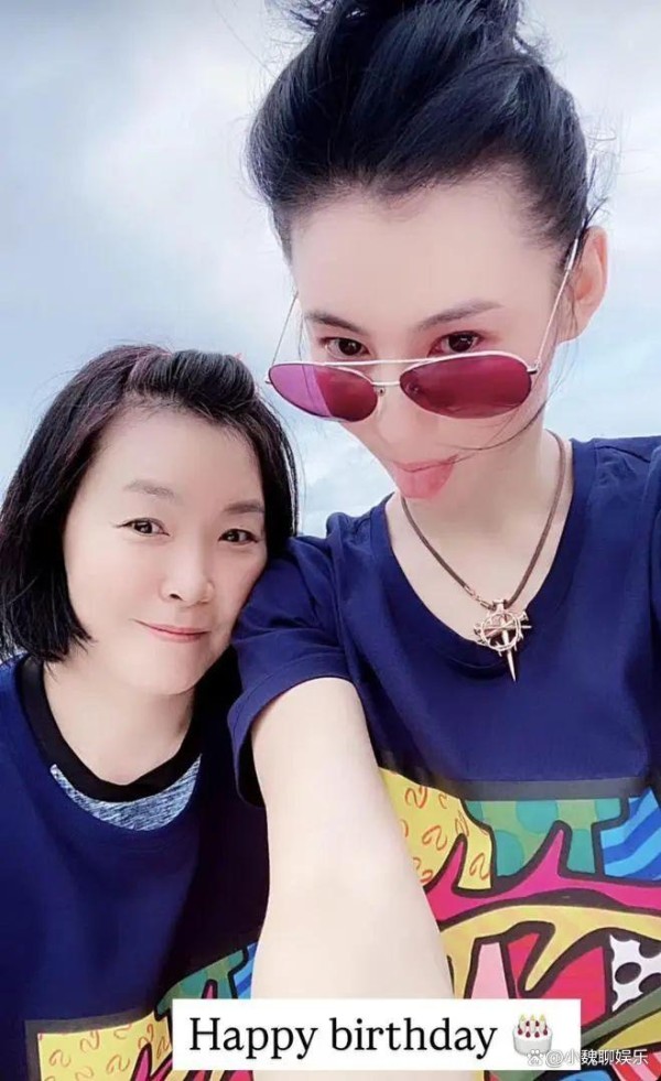 张柏芝为经纪人庆生：一车鲜花礼物，25年合作情谊如姐妹