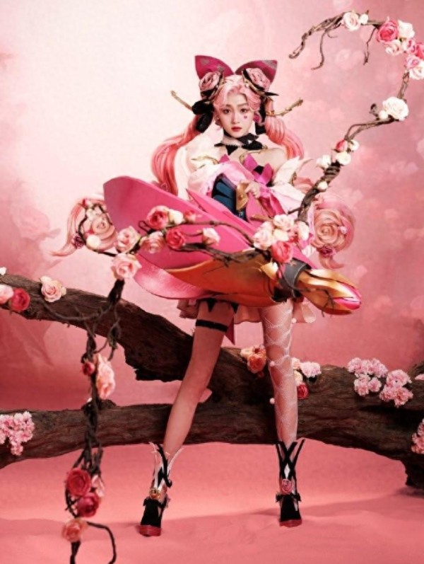 明星COSPLAY评析:关晓彤的孙尚香、古力娜扎的貂蝉、杨超越的嫦娥(国内cosplay的名人)插图1