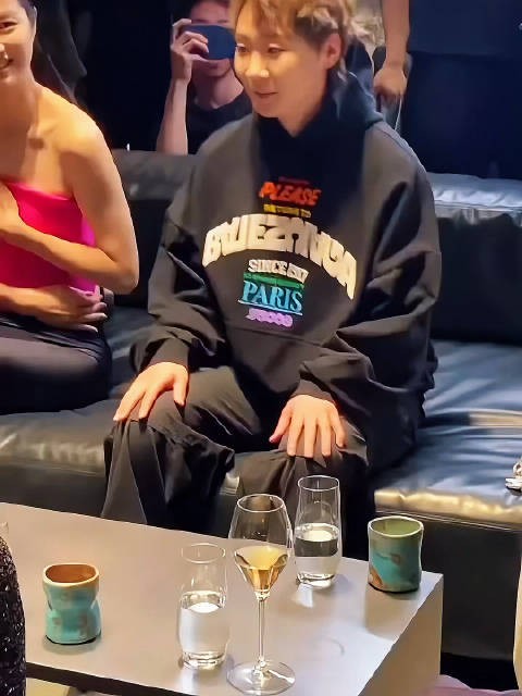 王曼昱首秀时尚活动与陈飞宇等同台，气场十足