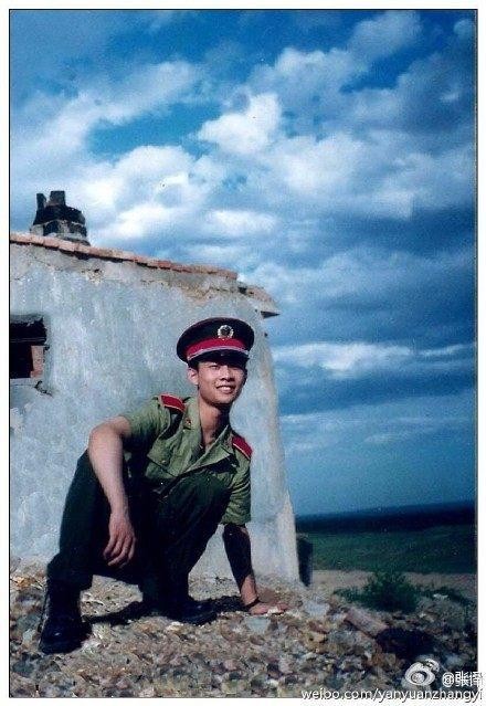 他是实力派演员，当红时表明光鲜，背地里却是穷光蛋，如今翻身了