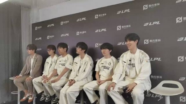 TheShy谈八年职业生涯成长，坦言未辜负选手身份