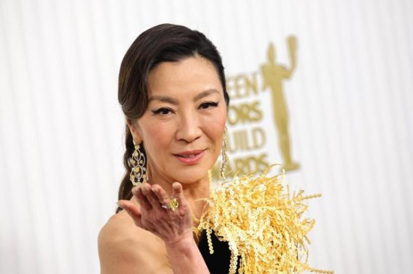 杨紫琼再获影后奖项 网友：这也太争气了 