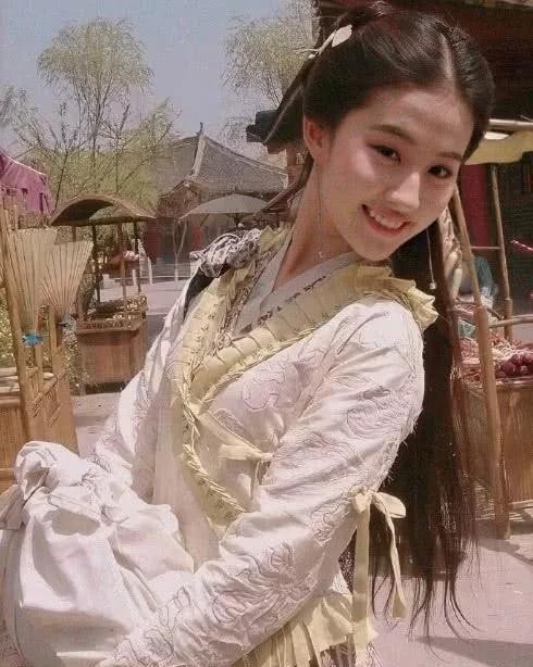 刘亦菲多年前拍仙剑花絮，离开十级美颜后，还是你的天仙姐姐吗？