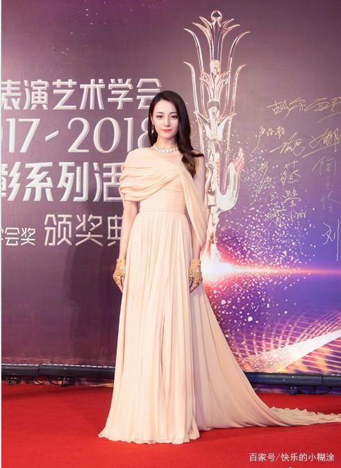 王俊凯、迪丽热巴 获得金凤凰最佳新人演员奖，主流认可恭喜！