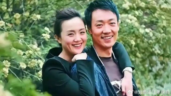 朱媛媛辛柏青女儿即将高考,一家三口曾同台献唱,重温舞台惹泪目