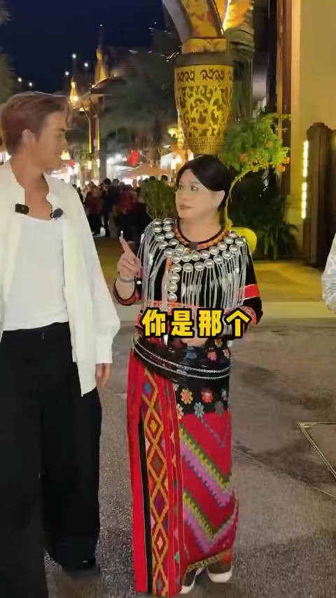 吴克群云南被错认伍佰，撞脸事件引热议
