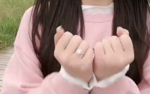 娱乐吃瓜群众陈亚男,从离婚风波到直播带货，她如何应对舆论压力？