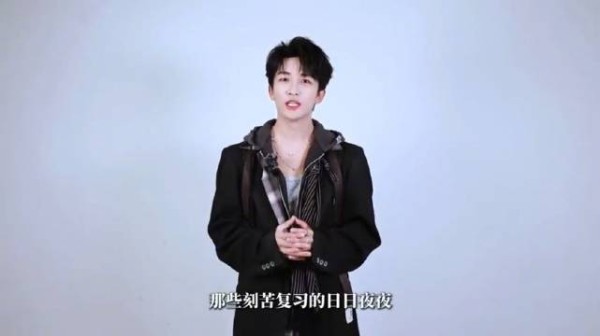 今天以梦想为帆、以奋斗为桨，坚定信心，冲向属于你们的星辰大海！