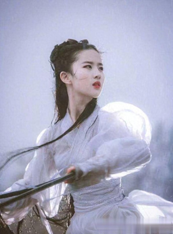 从清新脱俗到妩媚动人，这么多年她仍然是万千观众的女神