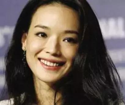 那些嘴巴很大的女明星，杨颖的能吞下拳头了？