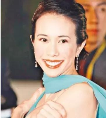 那些嘴巴很大的女明星，杨颖的能吞下拳头了？