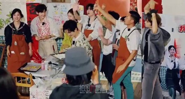 看这一幕我的群像雷达又动了 太期待这季中餐厅了！