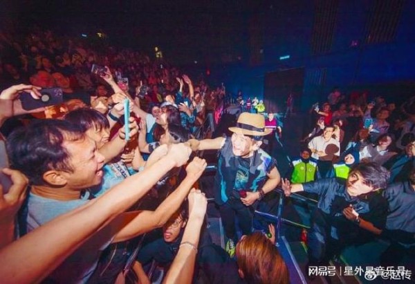 63岁，14张专辑，演唱会高音燃爆全场，他是华语乐坛的不老传奇
