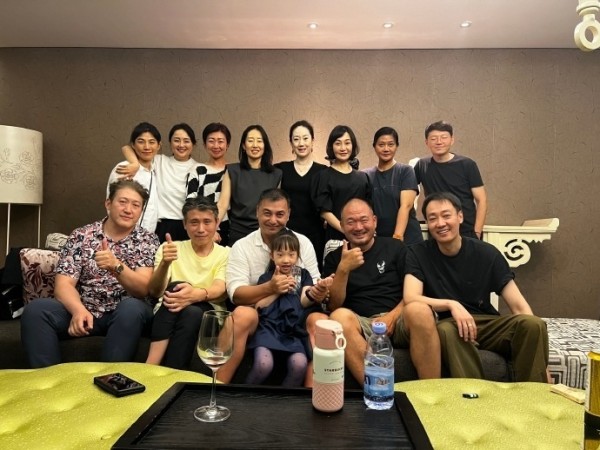 朱媛媛抗癌第3年合影曝光，微笑面对镜头，看不出被病魔困扰痕迹