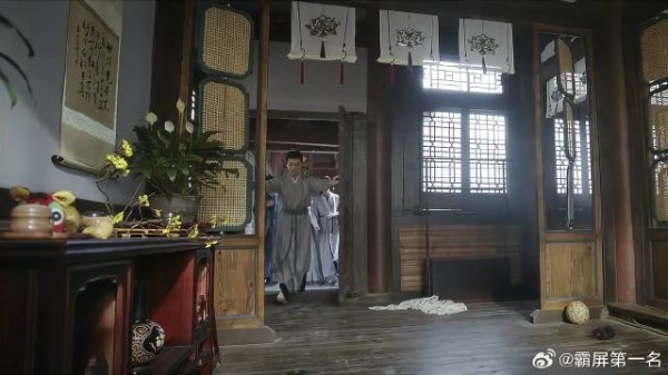 莲花想试探傻子,让阿飞换了身装扮,怎料傻子竟大打出手