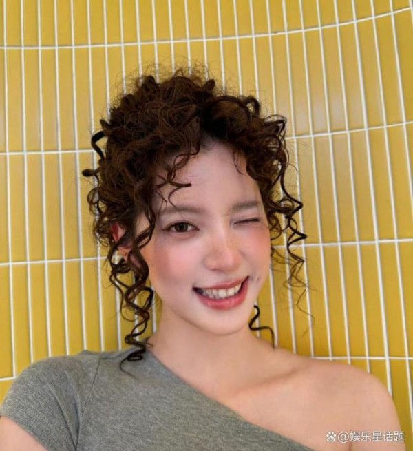VOGUE盛典女明星美得好突出 怼脸哈欠照惊艳全场
